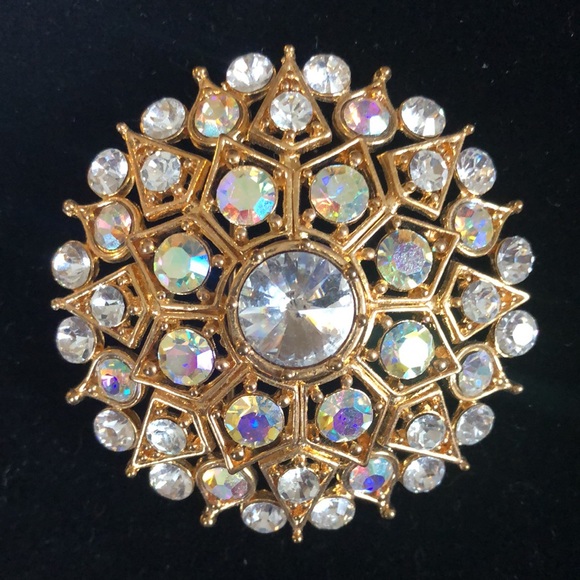 Jewelry - Stunning Vintage Brooch